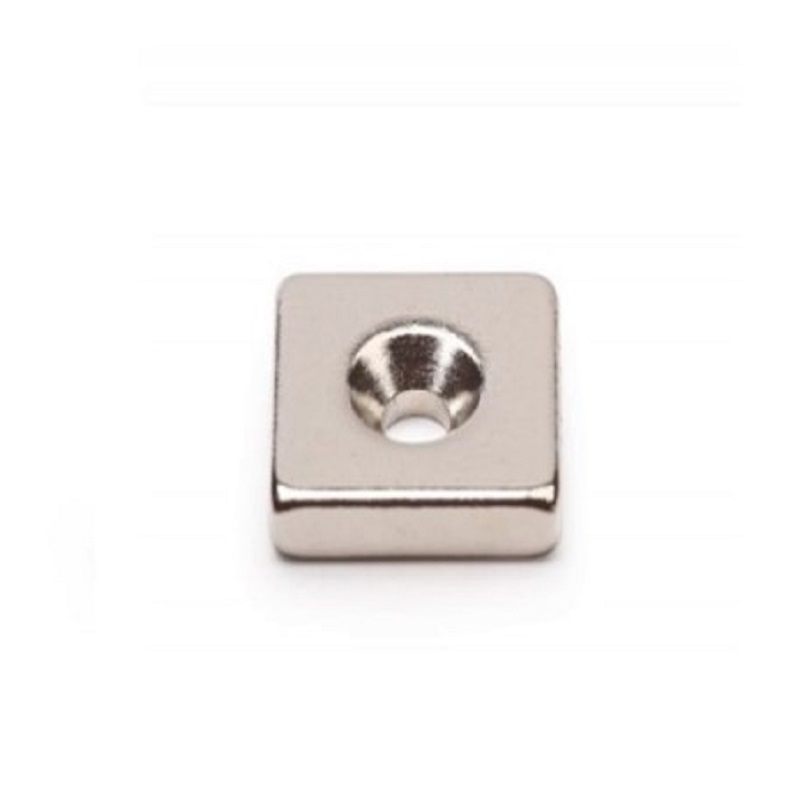 magnit-neodimovyj-prizma-12h12h3-mm-s-zenkovkoj-357