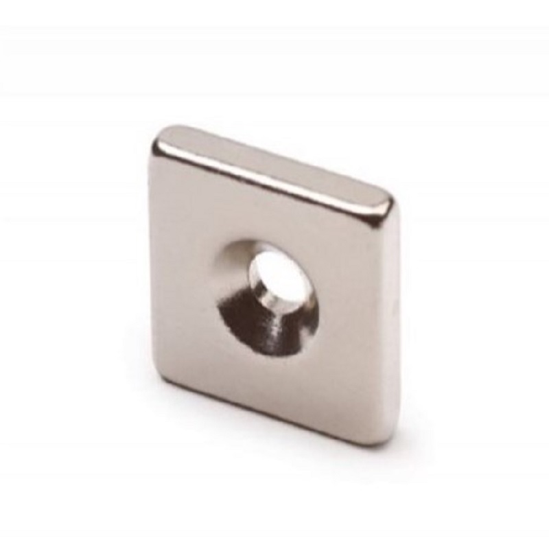 magnit-neodimovyj-prizma-15h15h3-mm-s-zenkovkoj-357