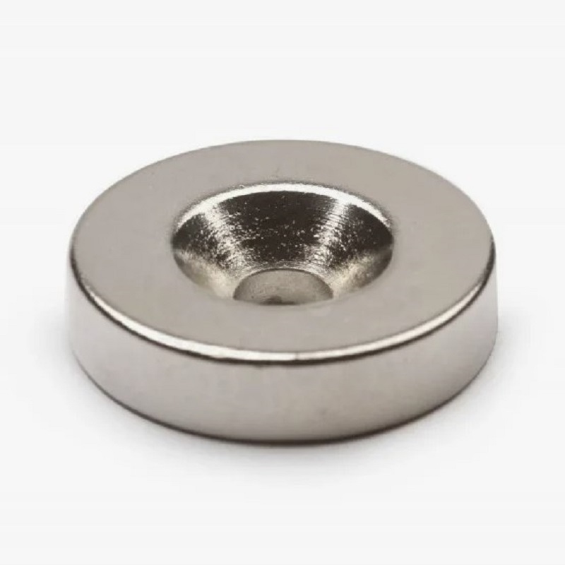 magnit-neodimovyj-disk-15h5-mm-s-zenkovkoj-4510