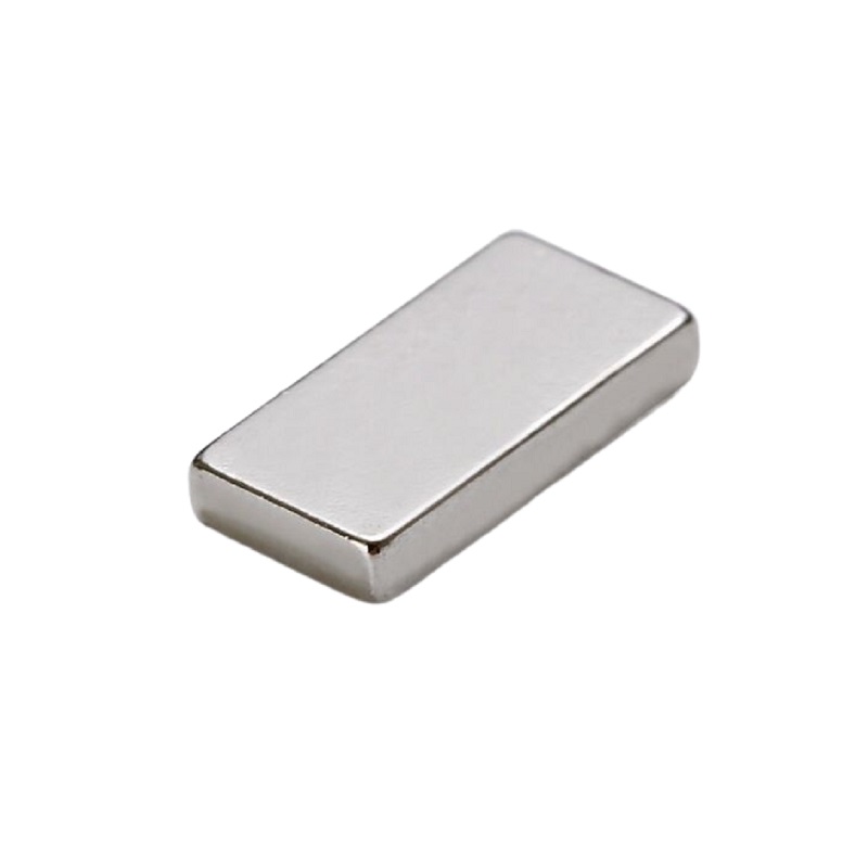 magnit-neodimovyj-prizma-20h10h5-mm